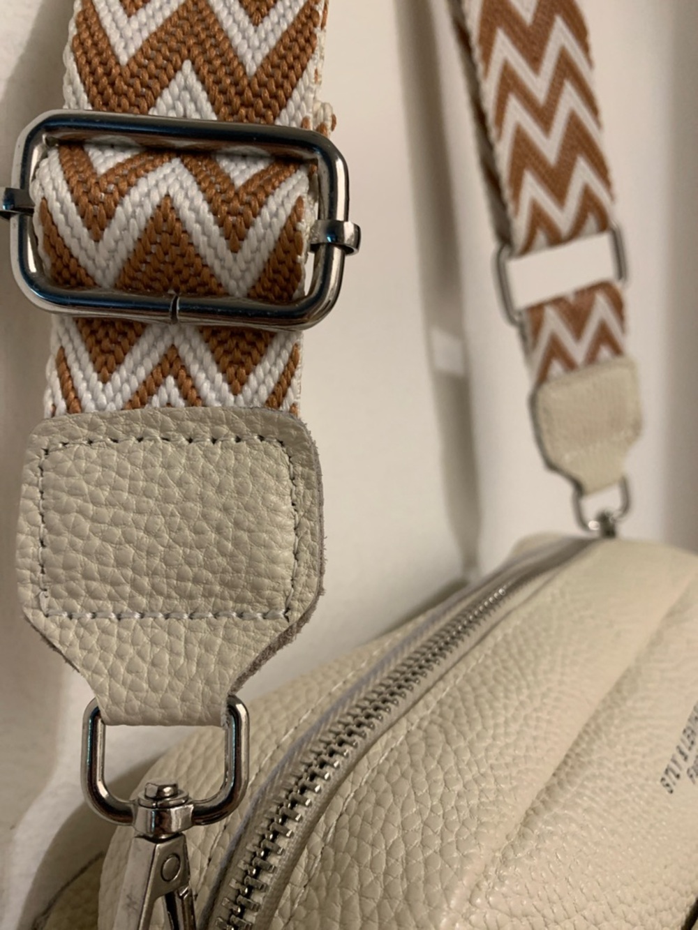 🥳2x Host pick🥳 genuine leather crossbody bag - Picture 3 of 13